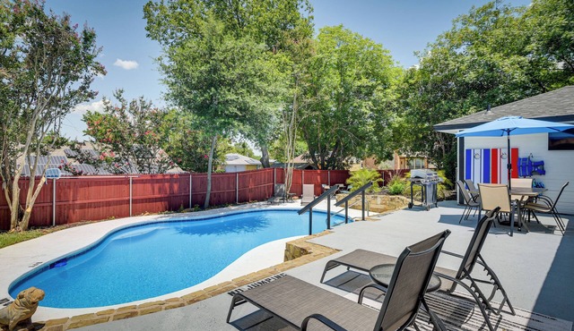 3-bedroom house in lovely Bedford with oasis pool and cool AC and comfort