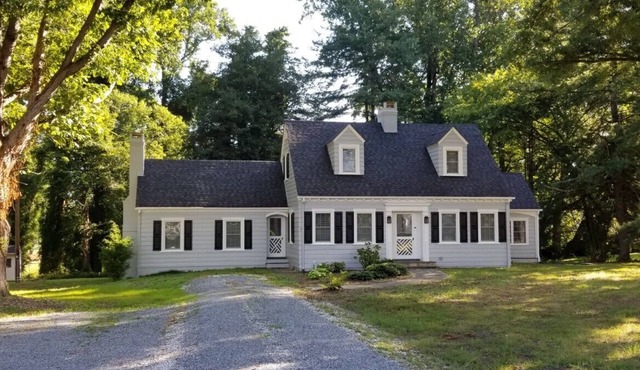 3-bedroom house in lovely Halifax for quiet, restful stays