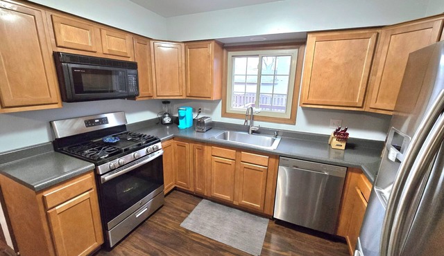 3-bedroom house in lovely Aurora with AC, WiFi. Enjoy your stay