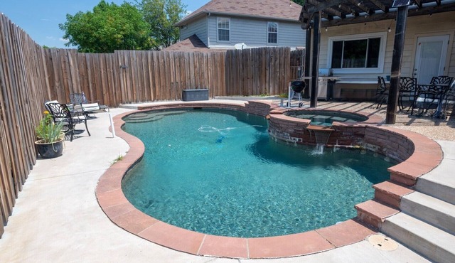 3-bedroom house in lovely Frisco with Pool and hot tub