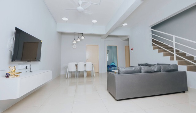 3-bedroom house in lovely Ranau with WiFi, AC. Start your adventure lot 15