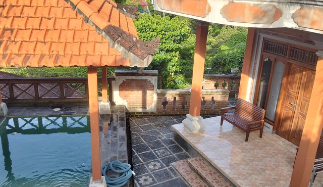 3-bedroom house in North Bali with AC, WiFi and pool and views. Enjoy your stay!