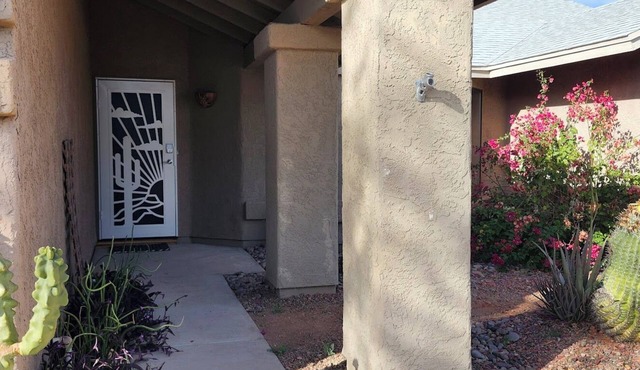 3-bedroom house in NW Tucson with WiFi, AC. Non-smoking. One story.