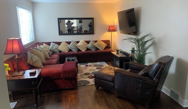 3-bedroom house in Pittsburgh just 10 minutes to the North Shore and NFL Draft.