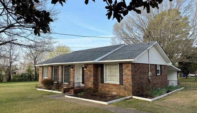 3-bedroom house in peaceful McKenzie near Bethel University
