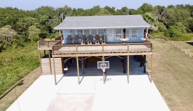 3-bedroom house in peaceful Little Florida Beach with WiFi, AC