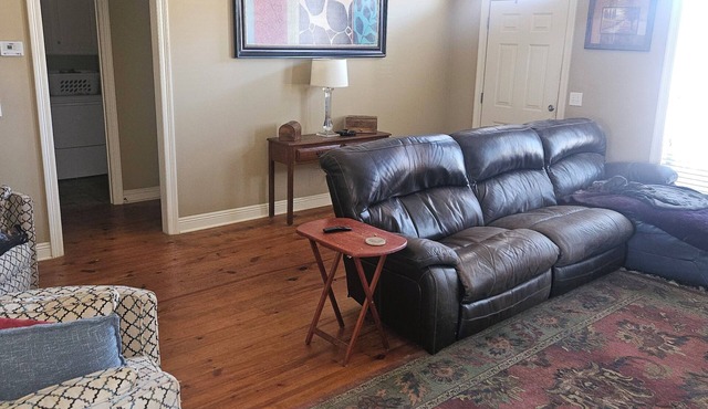 3-bedroom house in Pearl with cool AC comfort. On Patrick Farms golf course.