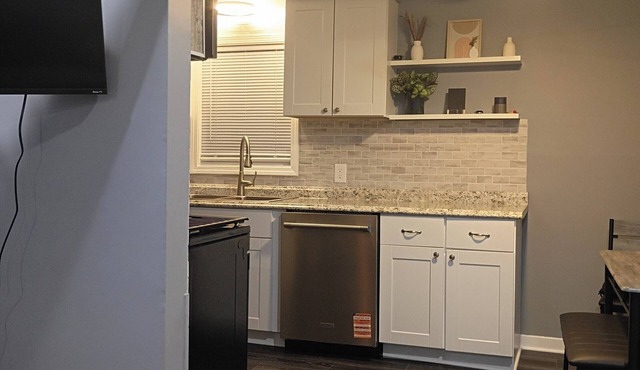 3-bedroom house in perfect Inkster with cool AC breeze