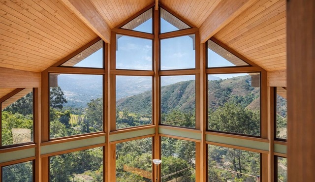 3-bedroom house in pleasant Los Gatos with cool AC and sparkling pool