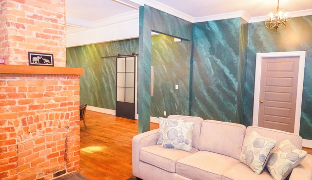 3-bedroom house in pleasant Atlanta with cool AC and charm.
