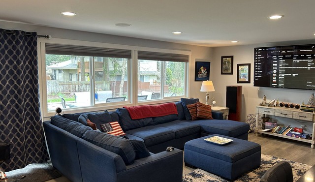 3-bedroom house in quiet Edmonds neighborhood, perfect for relaxing stays