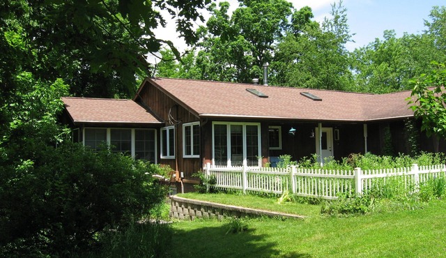 3 Bedroom House in Rural Setting but close to Iowa City/Solon