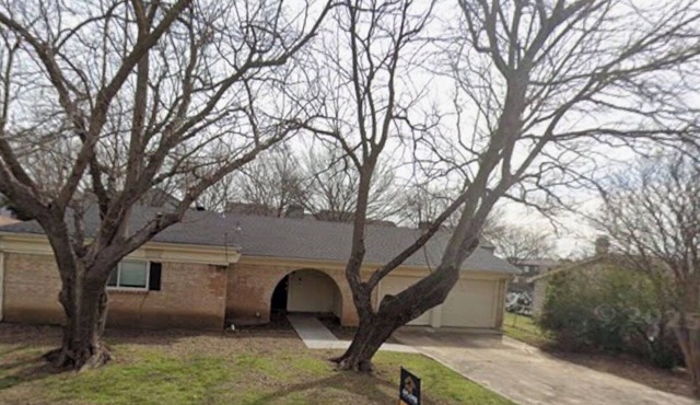 3-bedroom house in serene Benbrook with cool AC breeze