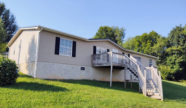3-bedroom house in serene Bristol with cool AC comfort