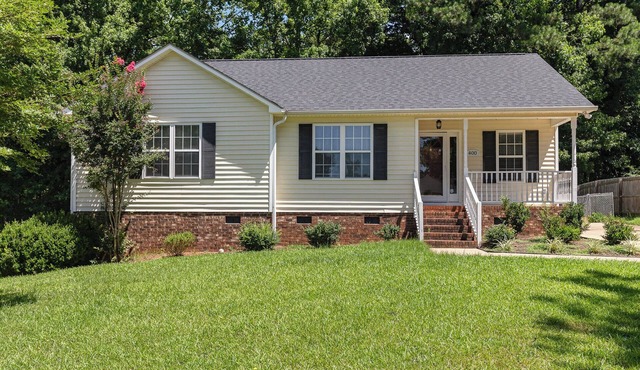 3-bedroom house in serene Garner with king bed and fenced yard