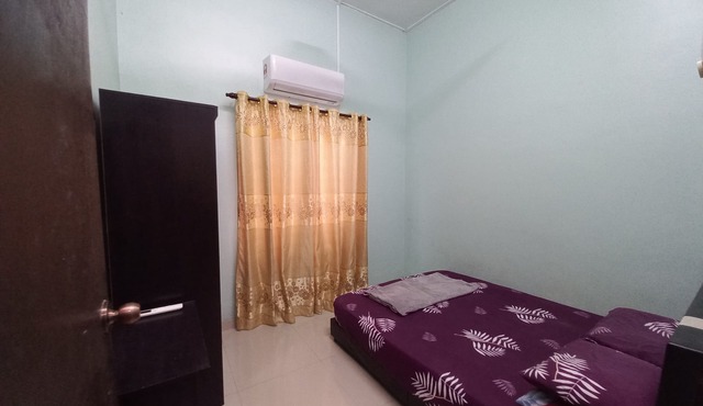 3-bedroom house in Shah Alam with WiFi, AC, family-friendly & spacious parking