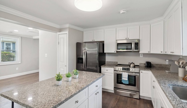 3-bedroom house in superb Parkville with WiFi, AC