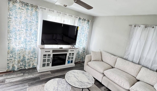 3-bedroom house in terrific Dayton with AC, WiFinNear Airport and downtown.