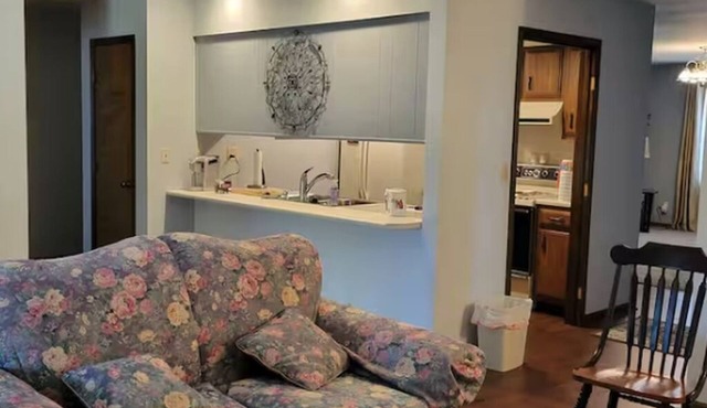 3-bedroom house in tranquil Columbus with cool AC breeze