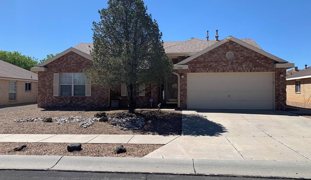 3-bedroom house in superb Albuquerque with WiFi, AC