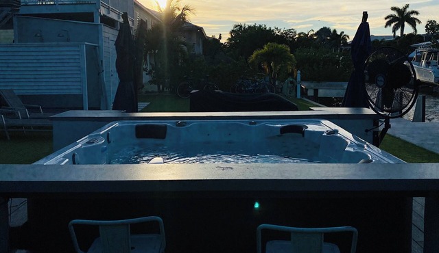 3-bedroom house in Lower Keys with Hot Tub, Sleeps 10+, Pet Freindly