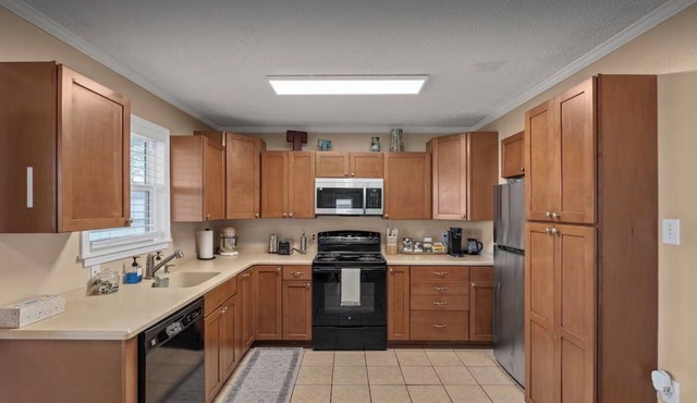 3-bedroom house in serene south Bossier City with all the comforts of home!