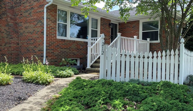 3-bedroom house in lovely Canal Fulton with AC, WiFi, and a game room.