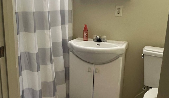 3-bedroom house in delightful Circleville with AC, WiFi. Enjoy a cozy stay