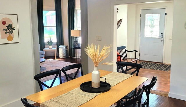 3-bedroom house in marvelous Estherville with AC, WiFi. Enjoy your stay