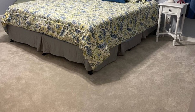 3-bedroom house in wonderful Jacksonville with WiFi, AC wall-in shower in master