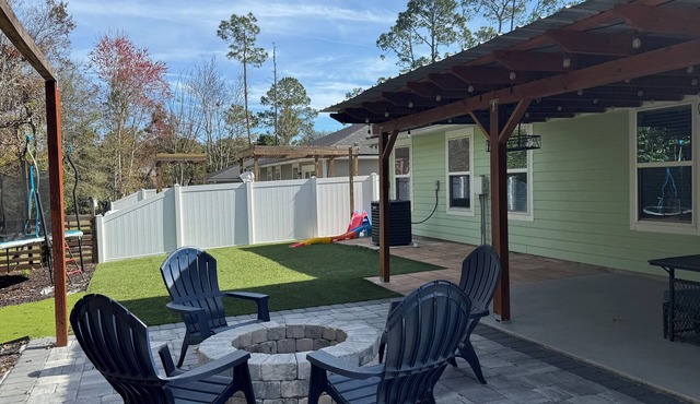 3-bedroom house in Jacksonville near everything with great privacy.