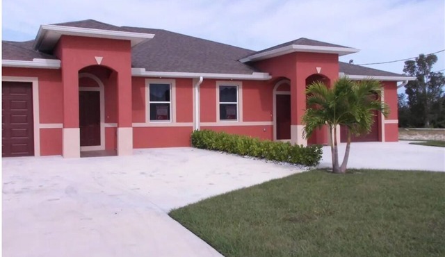 3-bedroom house in lovely Fort Myers and Lehigh Acres boarder community area.