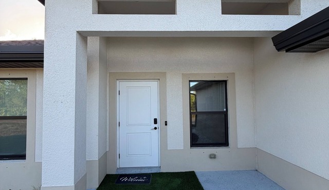 3-bedroom house in lovely Lehigh Acres with AC comfort