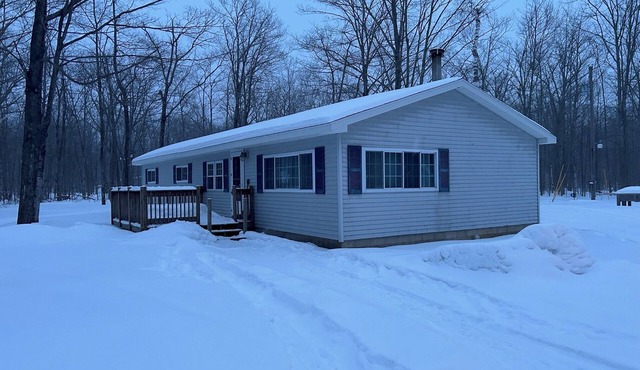 3-bedroom house in Presque Isle perfect for your up north getaway