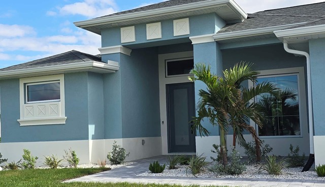 3-bedroom house in charming Rotonda West On the Canal with Heated Saltwater Pool