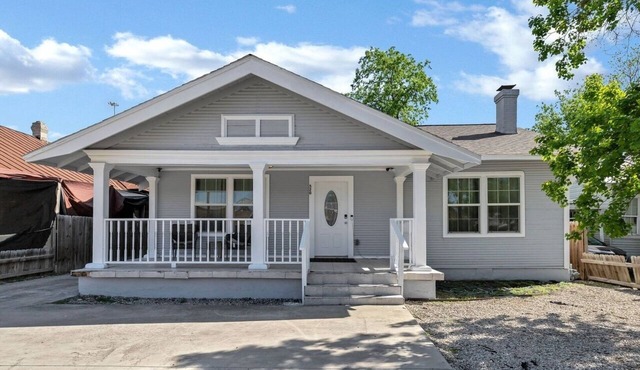 3-bedroom house in central San Antonio with AC for comfort