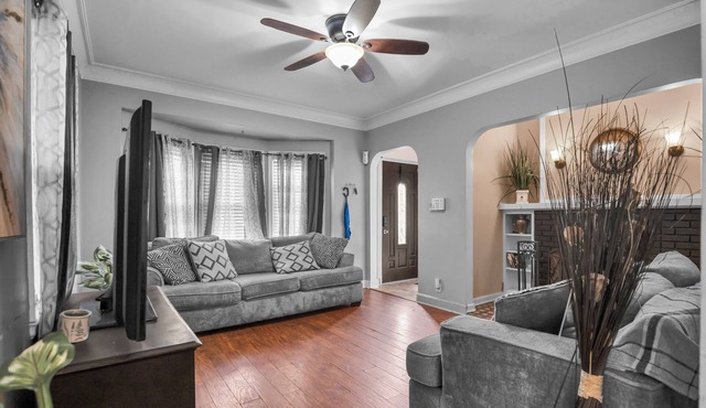 3-bedroom house in soothing Schenectady with fitness room access