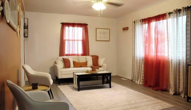 3-bedroom house in enjoyable Springfield with AC, WiFi. Relax and unwind