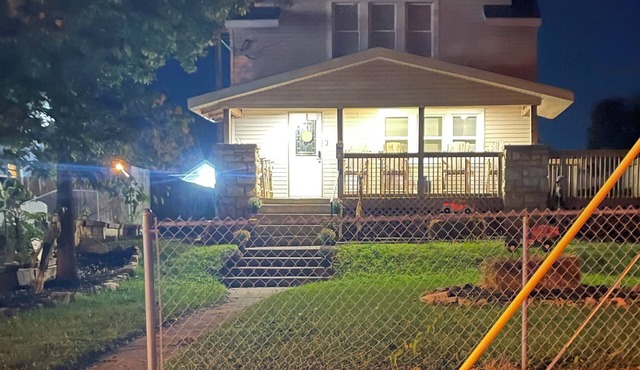 3-bedroom house in perfect Springfield with cool AC and comfortability