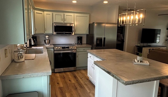 3-bedroom house in peaceful Springville with WiFi, AC