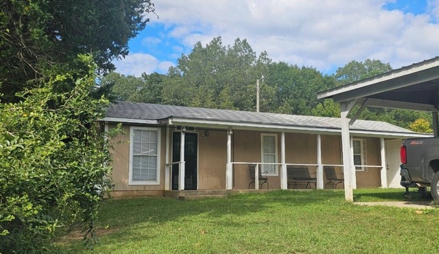 3-bedroom house in peaceful Water Valley with AC, WiFi. Enjoy your stay