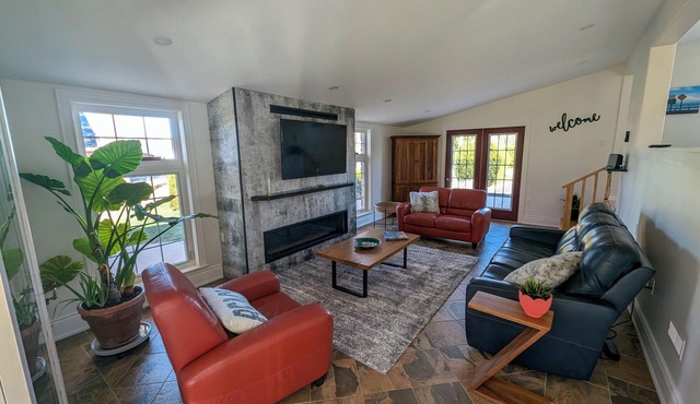 3-bedroom house in wonderful Clarksburg, Town of Blue Mountains, with AC, WiFi