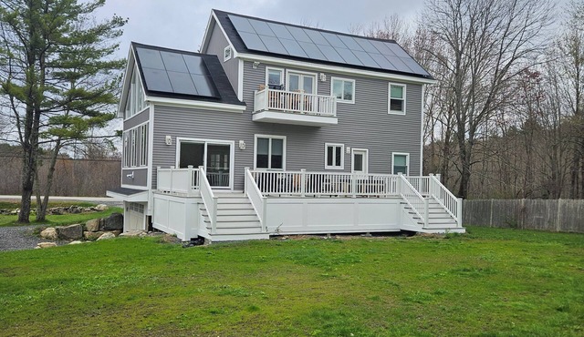 3-bedroom house in wonderful Portsmouth near Rye Line!