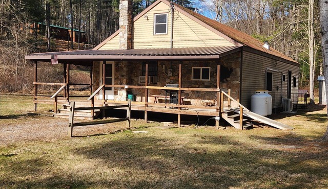 3-bedroom house in Waterville, PA on Heverly Rd with WiFi, AC, Sleeps 16