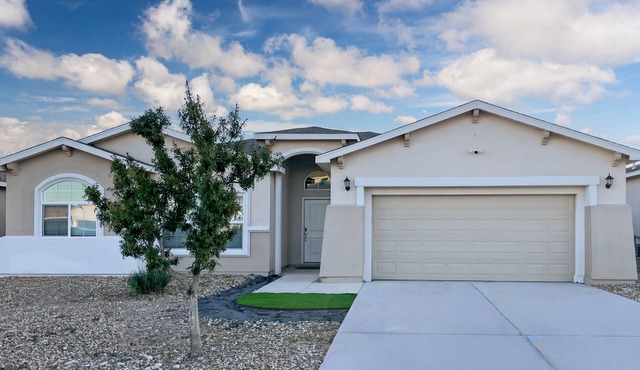 3-bedroom house in welcoming Hobbs with WiFi, AC