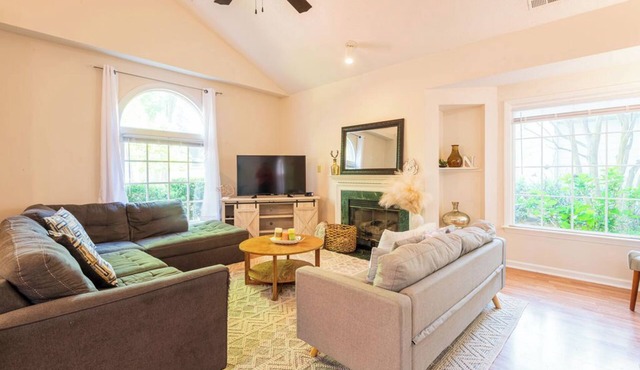 3-bedroom house in welcoming Cary with WiFi, AC. Enjoy your stay