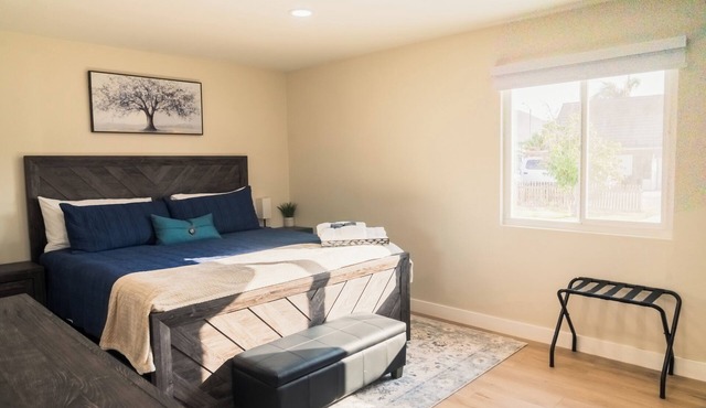 3 Bedroom House, King Bed, Full Kitchen, BBQ Grill