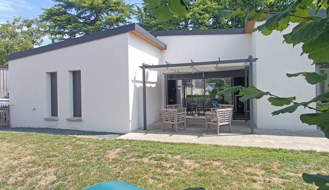 3-bedroom house, located 2mns from the Nantes-Brest canal and its walks!