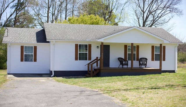 3 Bedroom House minutes from Lake Guntersville and Sandmountain Amphitheater!