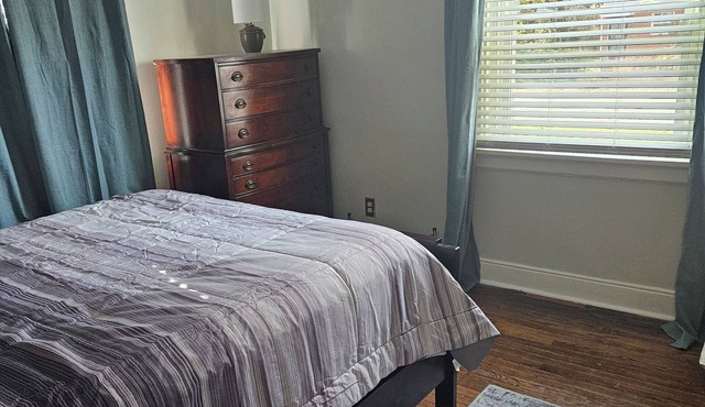 3-bedroom house. Minutes away from major hospitals. Close to RIR, VCU, VUU, VSU.